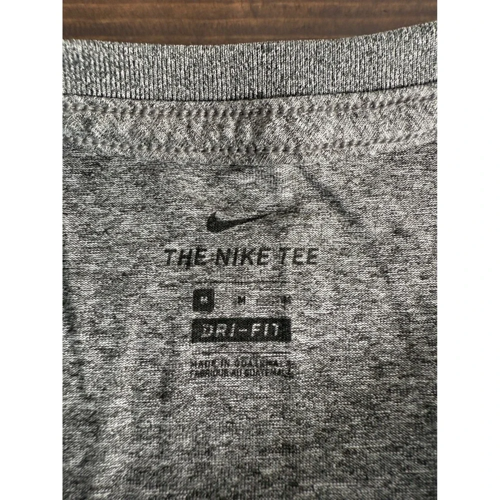 Nike Dri-FIT Gray T-Shirt Soccer Graphic Tee Women's Medium Athletic Top & Pants